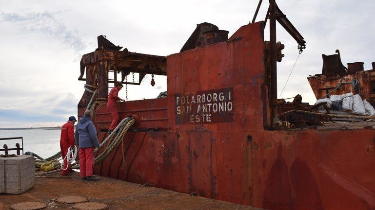 Hoy hundirán el barco pesquero Polarborg, en Las Grutas