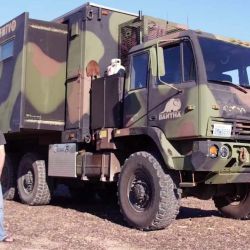 Los M1087 FMTV son camiones duros, robustos, fiables, muy duraderos y también relativamente fáciles de reparar.