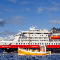 El 16 de junio la navieda Hurtigruten retomó sus operaciones en aguas noruegas con un tercio de su ocupación.