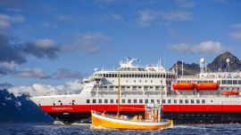 El 16 de junio la navieda Hurtigruten retomó sus operaciones en aguas noruegas con un tercio de su ocupación.