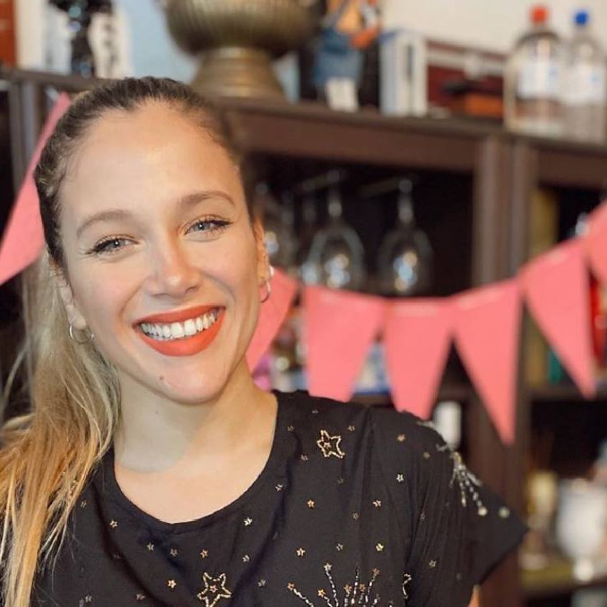Caras Video Nazarena Velez Escracho A Barbie A Los Besos Con Su Novio