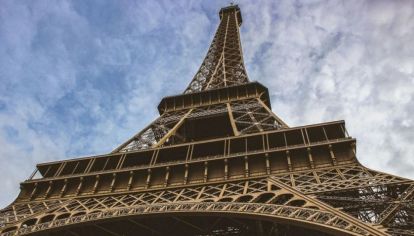 Para visitar el interior de la Torre Eiffel habrá que tener buen estado pues los ascensores no funcionarán hasta el 1 de julio.