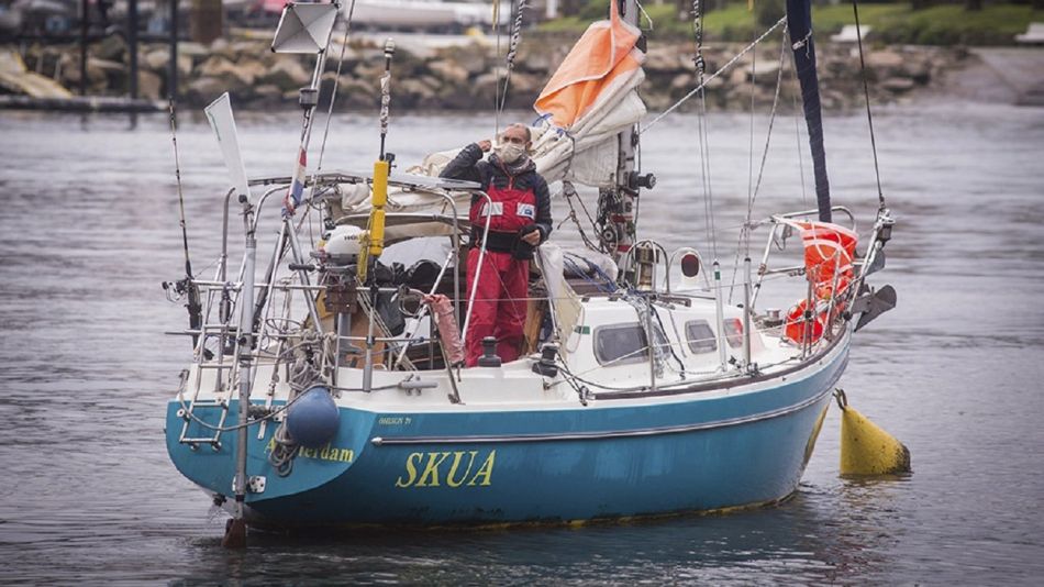 Juan Manuel Ballestero llegó a Mar del Plata luego de 85 días de navegación en solitario.