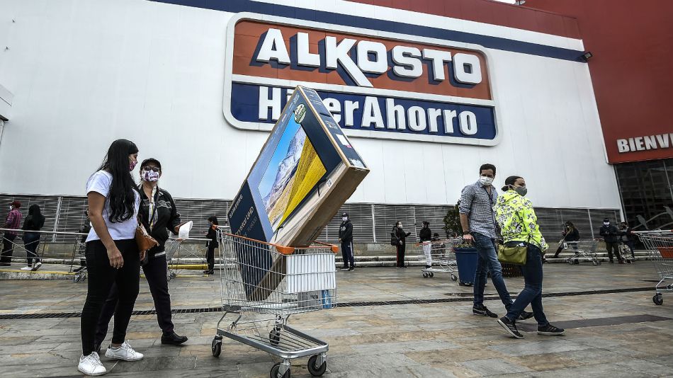 Los colombianos fueron de compras desafiando a la pandemia.