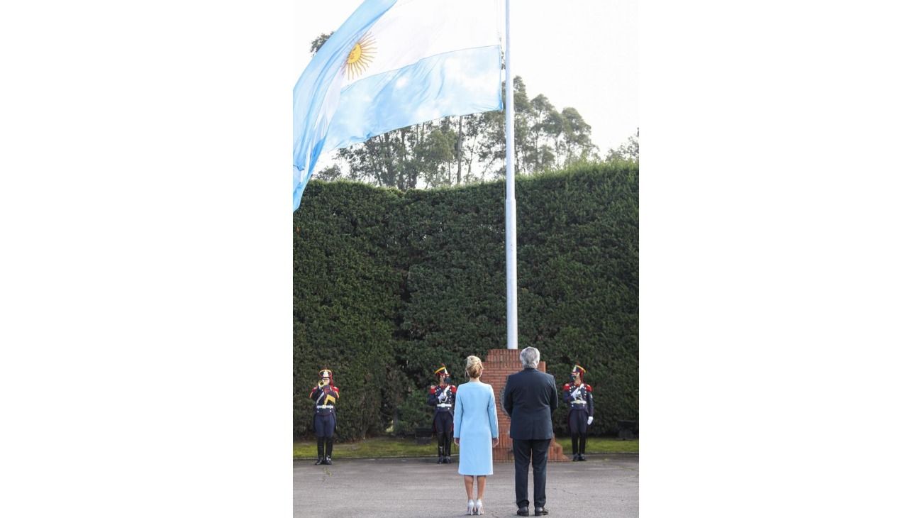 Alberto Fernández y la primera dama Fabiola Yáñez en el Día de la Bandera.