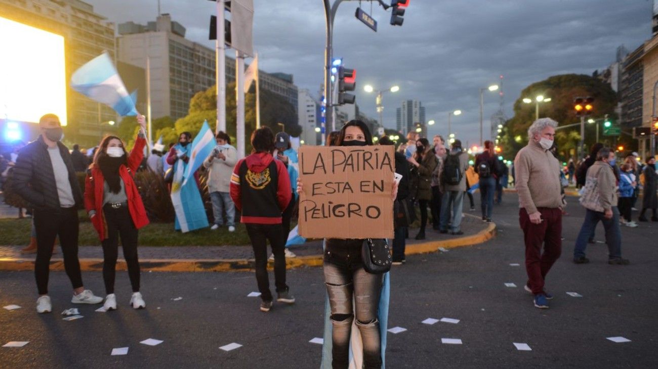 Banderazo contra la estatización de Vicentin en el Obelisco.