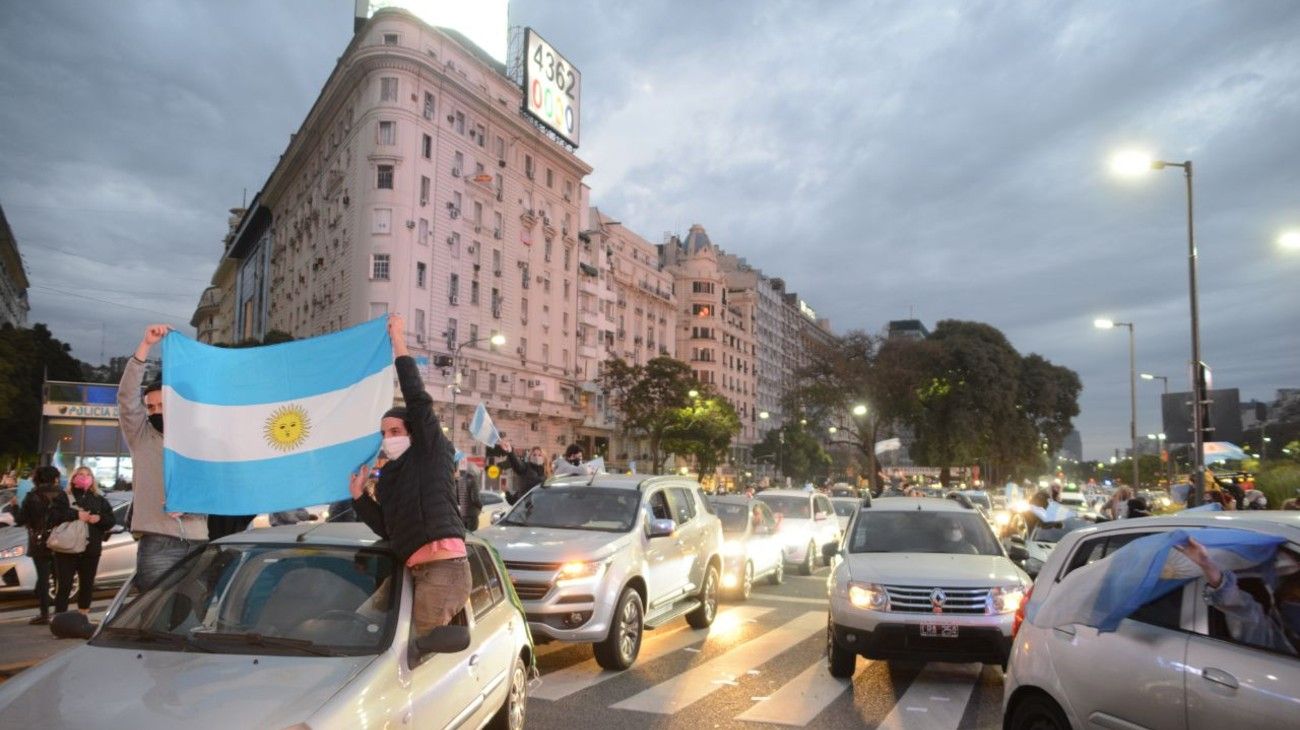 Banderazo contra la estatización de Vicentin en el Obelisco.