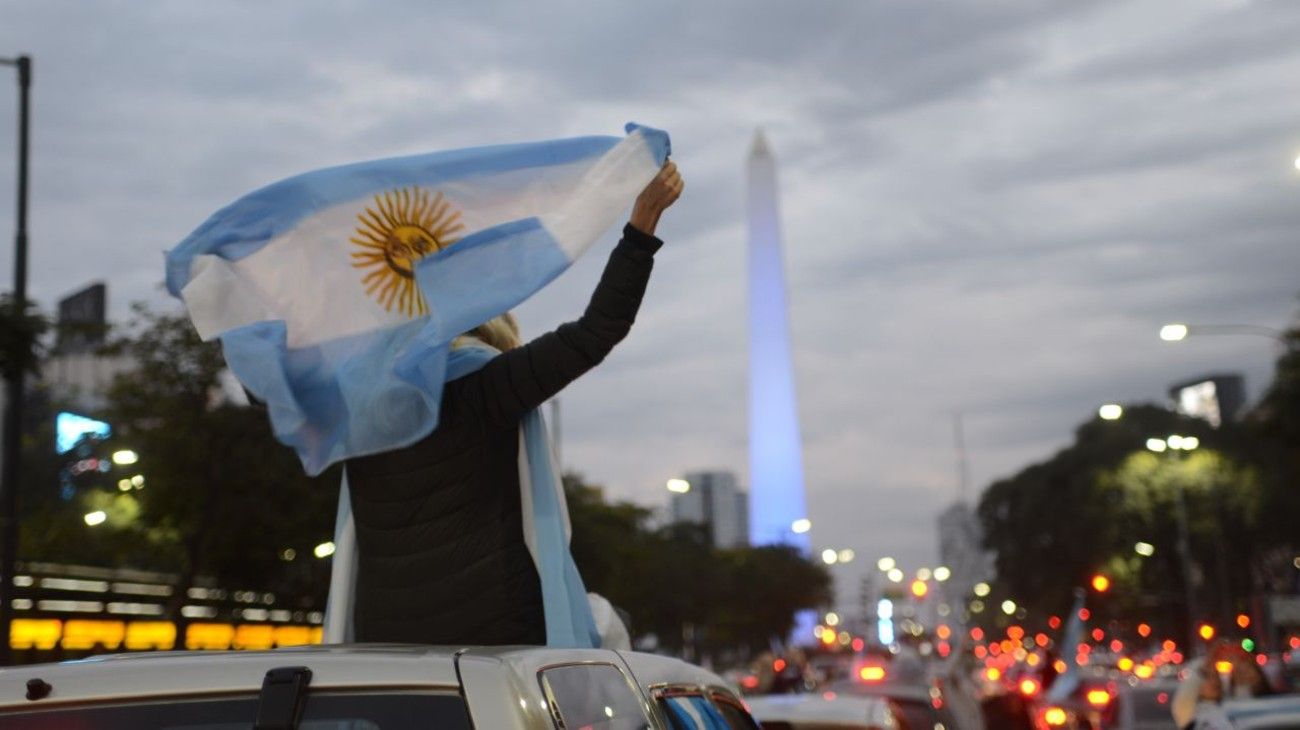 Banderazo contra la estatización de Vicentin en el Obelisco