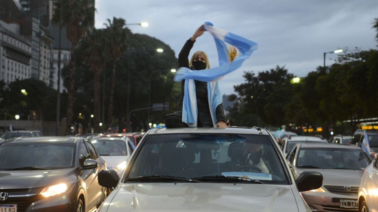 Banderazo contra la estatización de Vicentin en el Obelisco