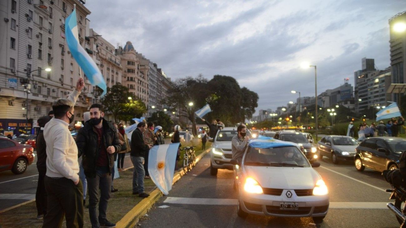 Banderazo contra la estatización de Vicentin en el Obelisco