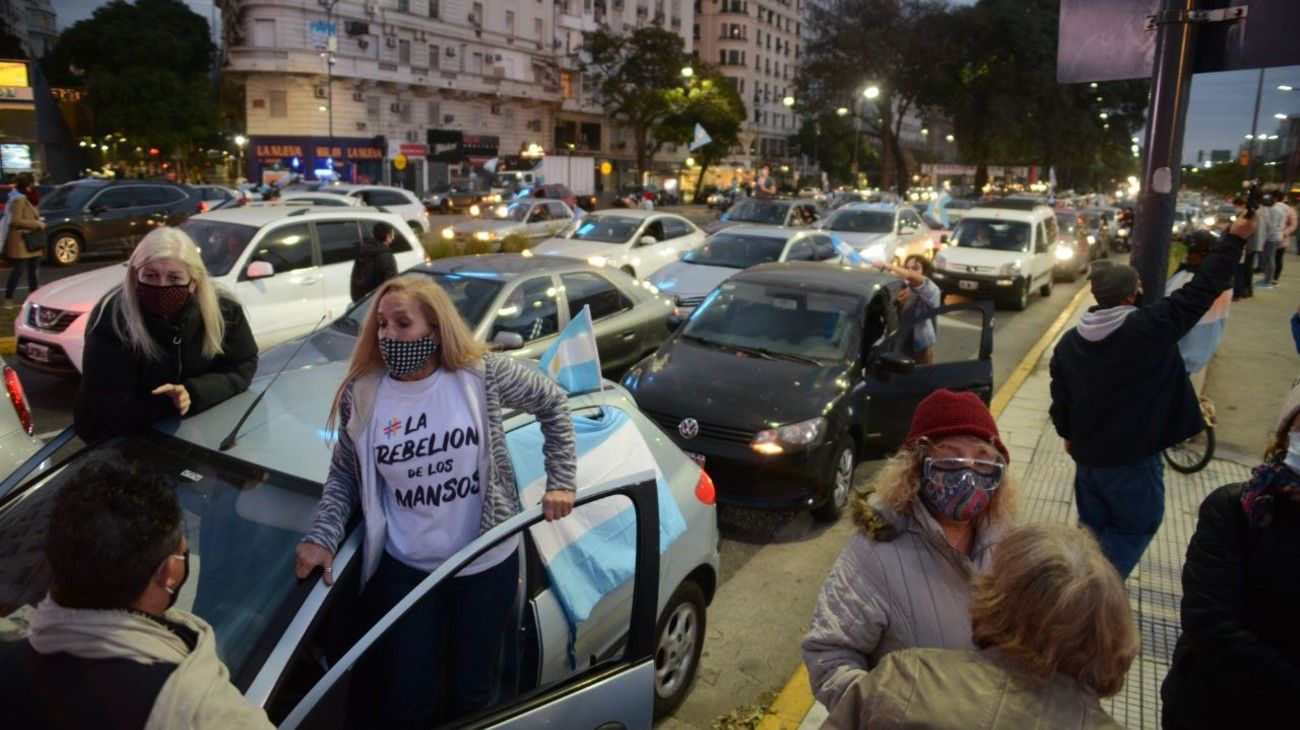 Banderazo contra la estatización de Vicentin en el Obelisco