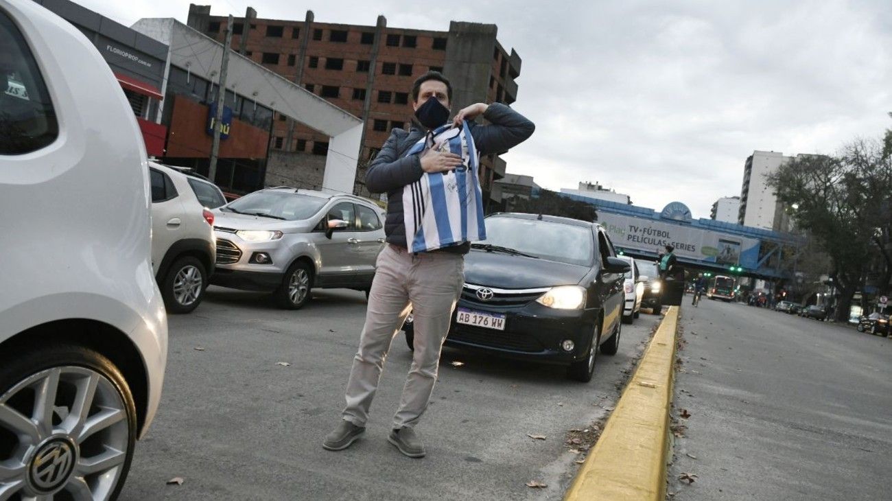 Banderazo frente a la quinta de Olivos