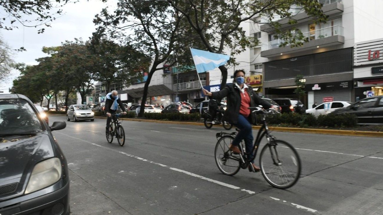 Banderazo frente a la quinta de Olivos