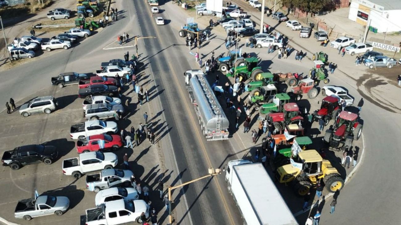 Con los productores movilizados, comenzó el banderazo contra la expropiación de Vicentin.