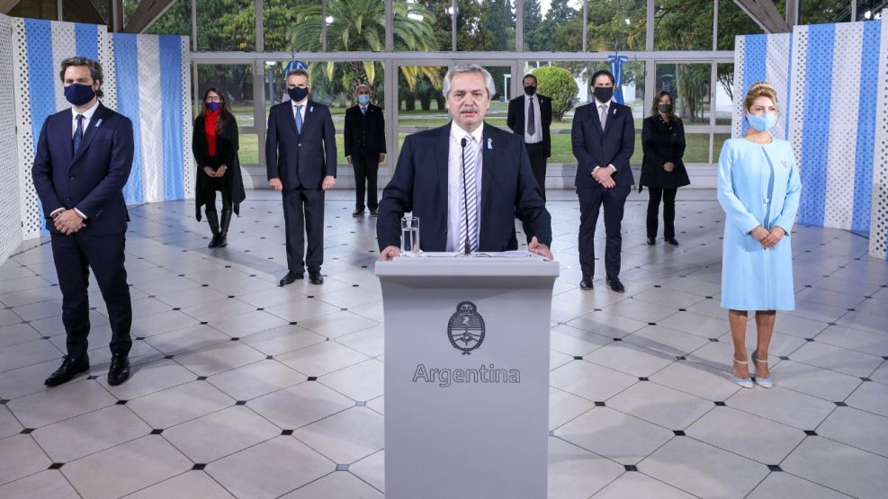 El presidente Alberto Fernandez encabezó esta mañana de forma virtual el acto por el Día de la Bandera.