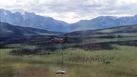 Así fue transportado el micro desde las cercanías del Parque Denali hasta una ubicación reservada.