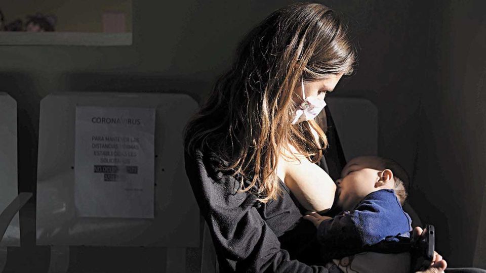 20200621_leche_materna_bebe_amamantar_telam_g