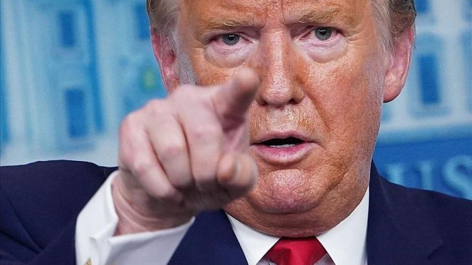 CLIMA CALIENTE. Trump se debate entre las cifras récords de muertes por Covid-19 y los estallidos sociales tras el asesinato de George Floyd.