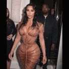Kim Kardashian mostró el corset extremo que usa para tener una mínima cintura