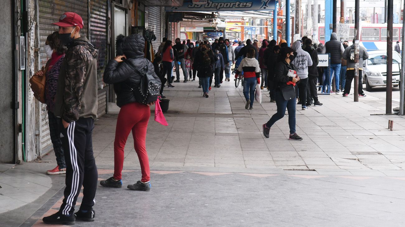 Recorrida por la localidad de Gregorio de Laferrere, La Matanza, cuarentena con barbijo y sin distancia