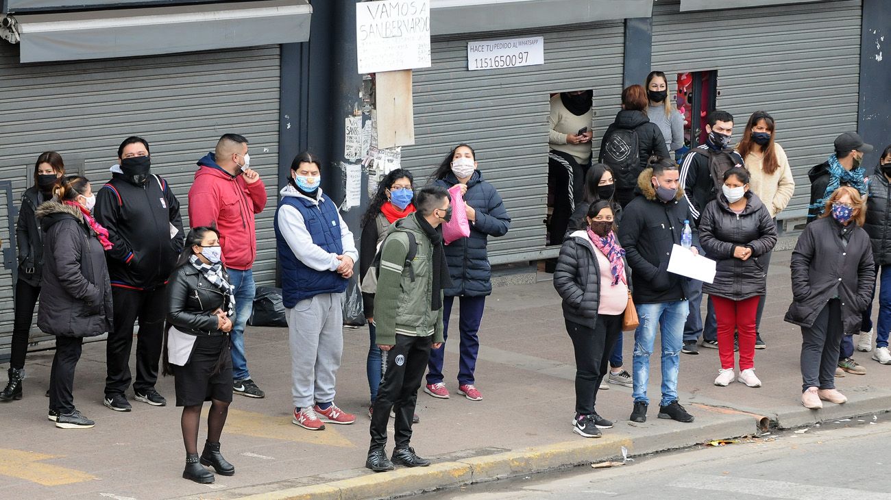 Recorrida por la localidad de Gregorio de Laferrere, La Matanza, cuarentena con barbijo y sin distancia