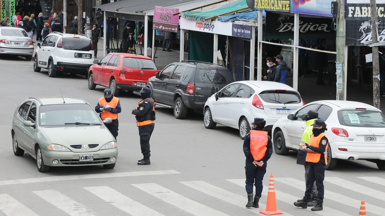 Recorrida por la localidad de Gregorio de Laferrere, La Matanza, cuarentena con barbijo y sin distancia