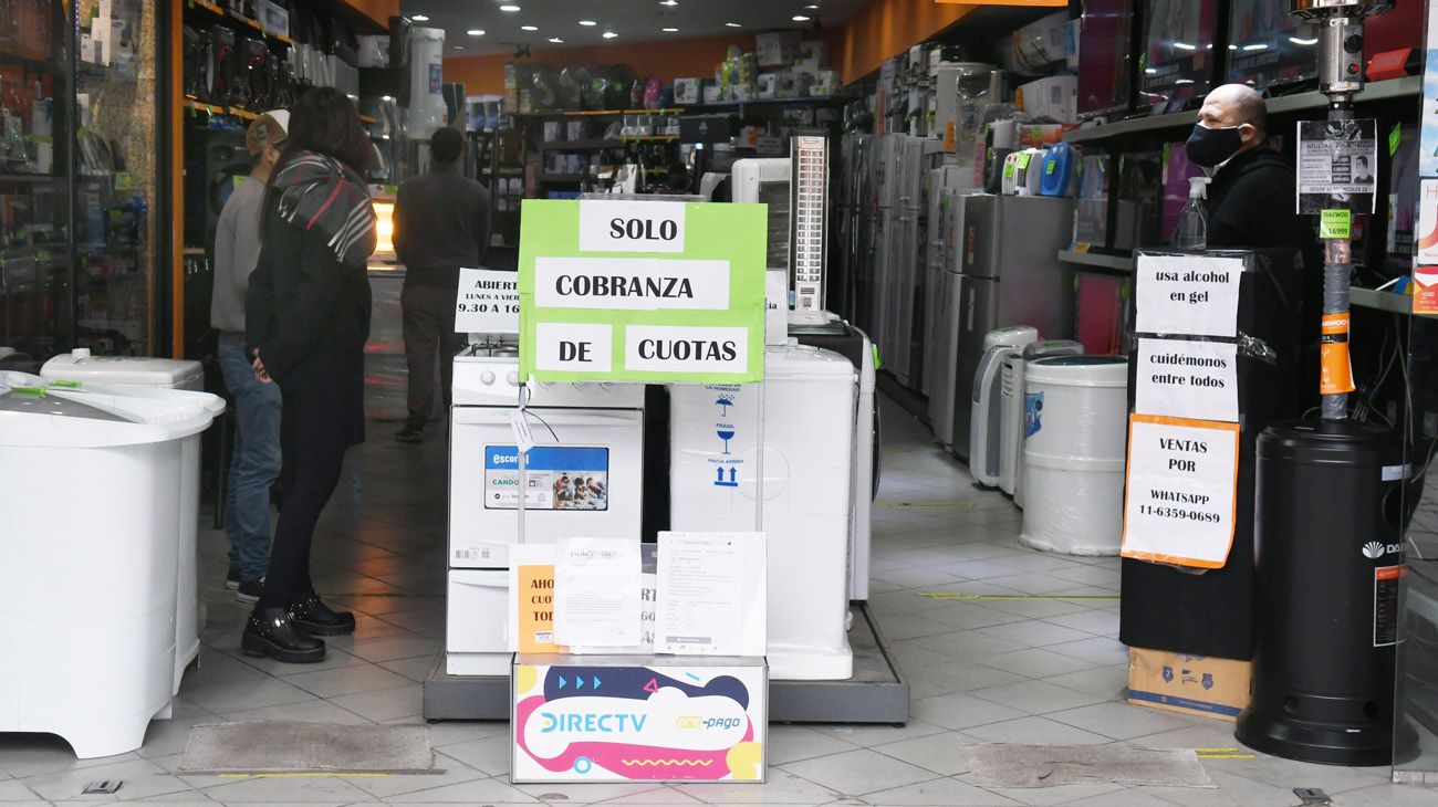 Recorrida por la localidad de Gregorio de Laferrere, La Matanza, cuarentena con barbijo y sin distancia