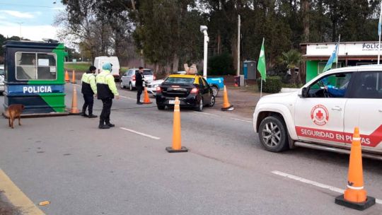 Pinamar: quisieron coimear a la policía para entrar a la ciudad y quedaron detenidos