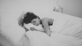Arrugas del sueño: qué son y cómo combatirlas