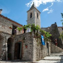 Los visitantes podrán alojarse gratis este verano en casas típicas del centro como esta. 