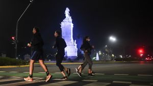 La posibilidad de contagio al correr, si se mantiene la distancia, es muy baja.