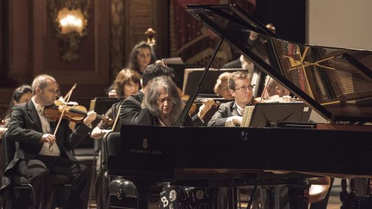 El concierto brindado por la pianista Martha Argerich bajo la batuta del maestro Zubin Mehta al frente de la Orquesta Filarmónica de Israel en el Teatro Colón"