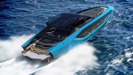 Fue desarrollado en conjunto con el fabricante de embarcaciones The Italian Sea Group y está inspirado en el Lamborghini Sián.