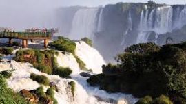 Por el momento, los turistas no podrán visitar las Cataratas del Iguazú, de ningún lado.