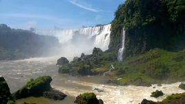 Pese a recuperar su caudal, las Cataratas del Iguazú permanecerán cerradas a los turistjas.