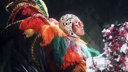 Elton John sube sus mejores recitales a Youtube para ayudar en la lucha contra la pandemia