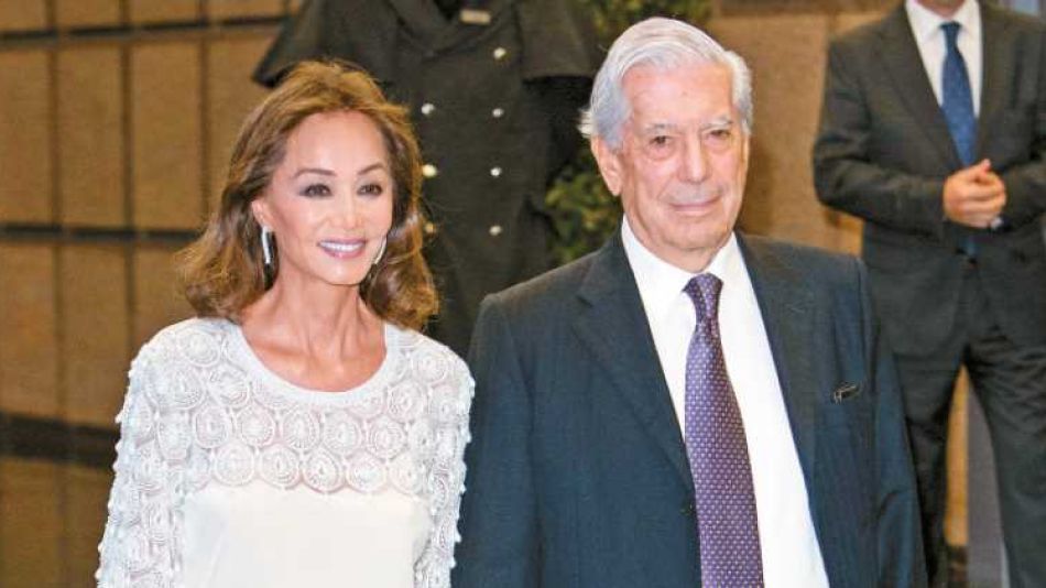 Mario Vargas Llosa, feliz con Isabel Preysler Foto: A.F.P.