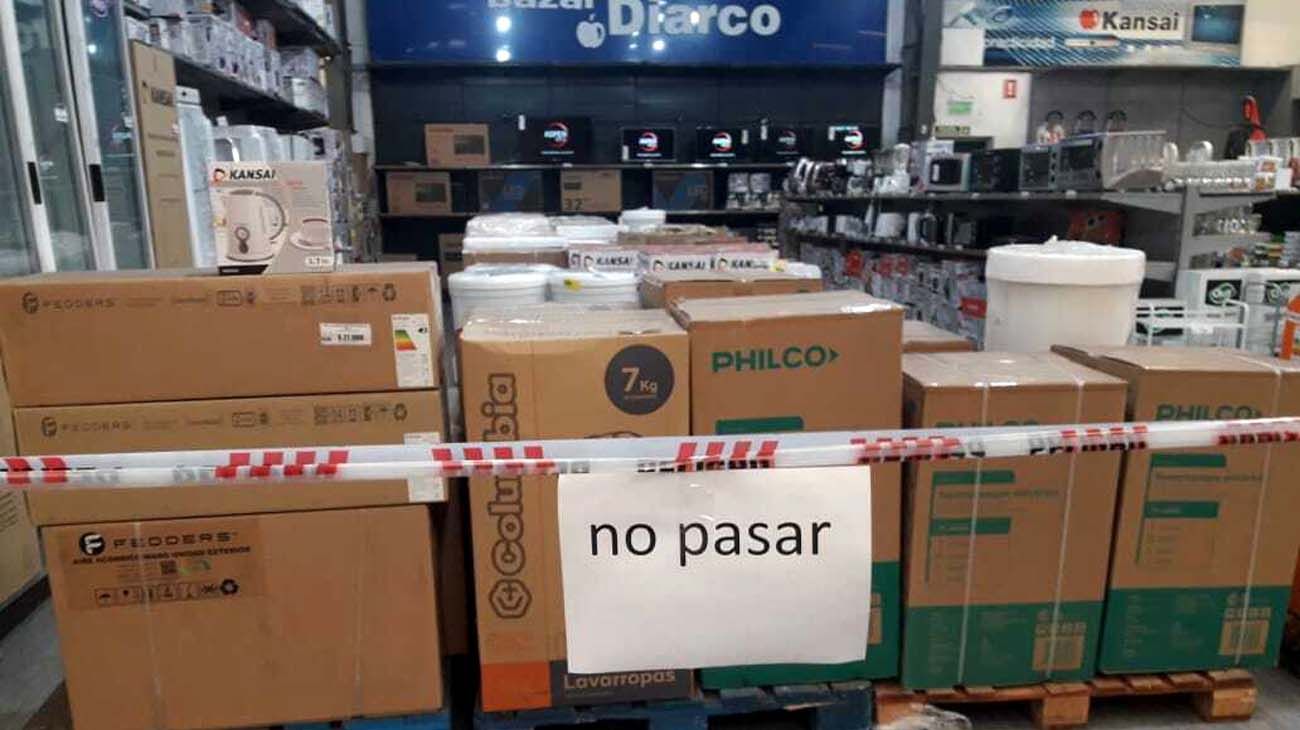 Los municipios de Lanús y Tres de Febrero restringen la venta de productos no esenciales en supermercados