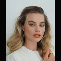 Margot Robbie reveló su técnica para lograr dormir: tomar cerveza en la ducha
