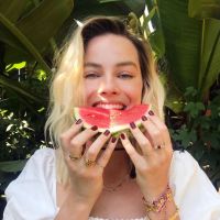 Margot Robbie reveló su técnica para lograr dormir: tomar cerveza en la ducha