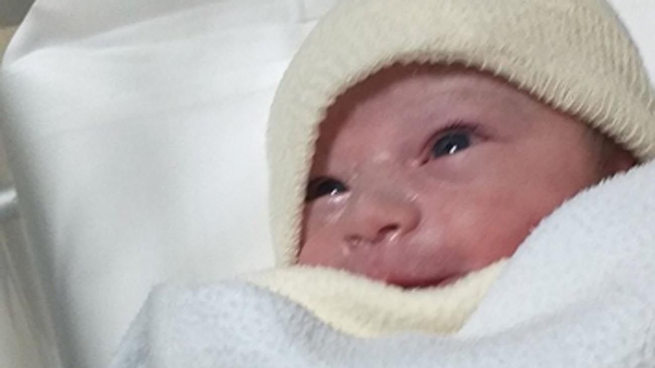 Gabriel Solano presentó a su bebé y lo criticaron porque nació en un  sanatorio privado | Perfil