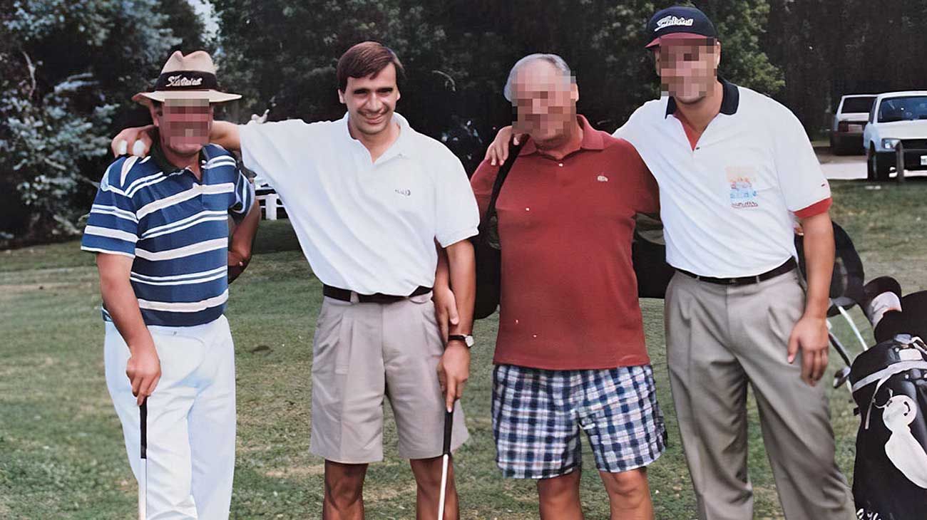 Golfista. Auge, de 58 años, es especialista en Derecho Civil. En 2008 concursó y se convirtió en magistrado de Lomas de Zamora.