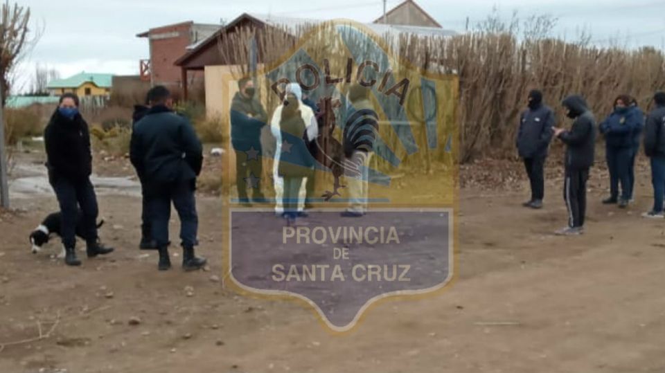 La casa de la calle Cañadén Seco en que hallaron el cuerpo de Fabián Gutiérrez está situada en las afueras de Calafate.