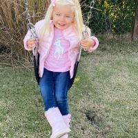 Matilda Salazar en su parque de juegos