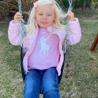 Matilda Salazar en su parque de juegos