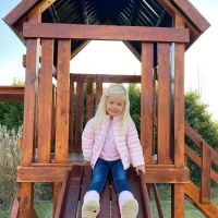 Matilda Salazar en su parque de juegos