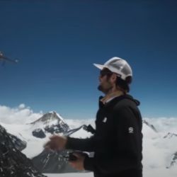 Una expedición de National Geographic voló un drone en la cima del Everest para filmar un documental.
