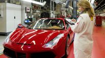 Ferrari reconocida por la igualdad salarial entre mujeres y hombres