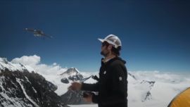 Una expedición de National Geographic voló un drone en la cima del Everest para filmar un documental.