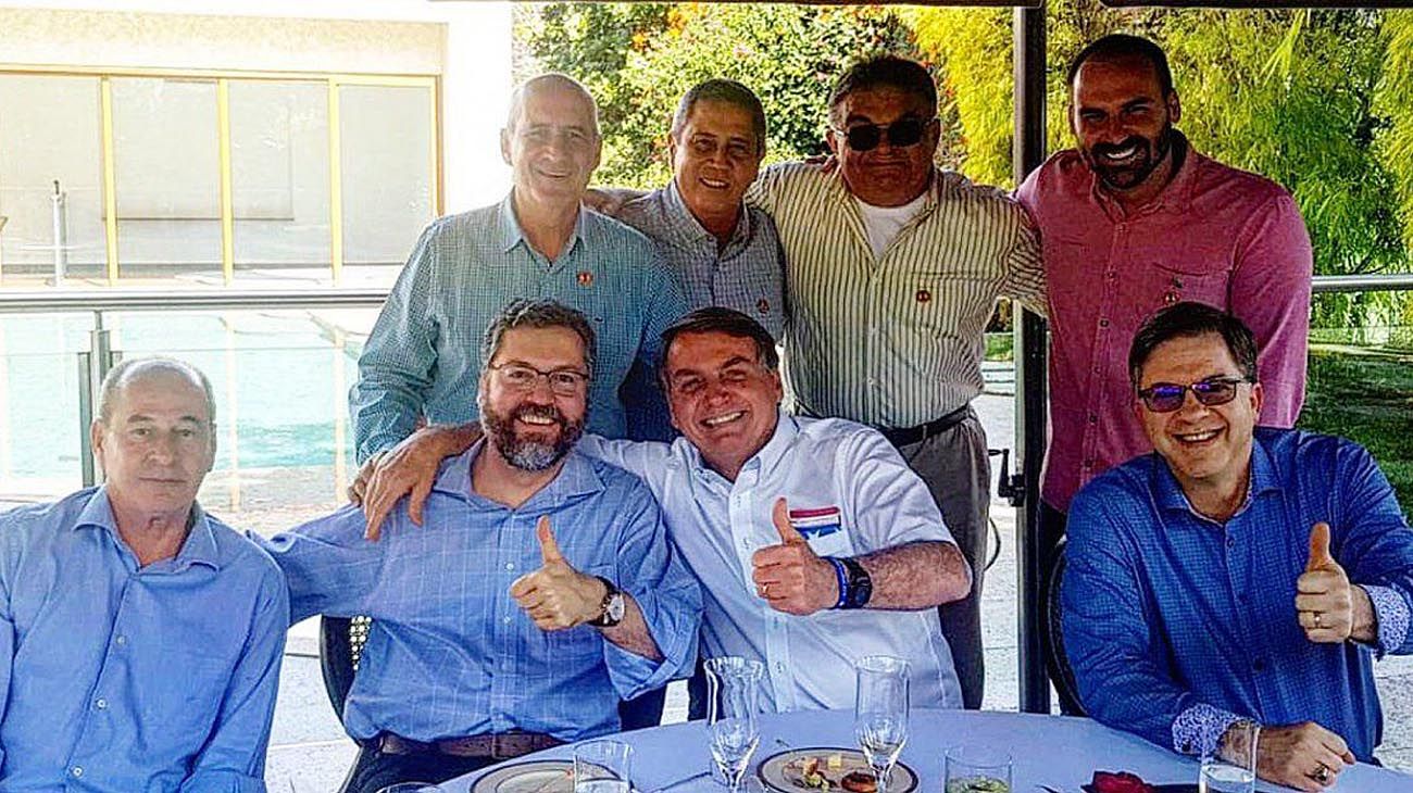 Jair Bolsonaro celebra en la embajada de EEUU el día de la independencia.